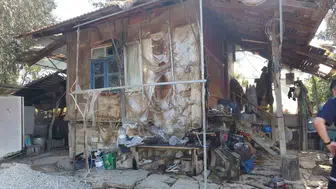 Manavgat'ta anız yangını, hayvan ağılını ve tarım depolarını tehdit etti