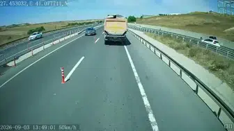 Tekirdağ'da tır şoförü tehlikeyi fark etti: O anlar güvenlik kamerasında