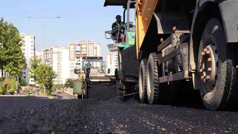 Kayapınar ve Bağlar'da 2 cadde 10 bin 400 ton asfaltla yenilendi