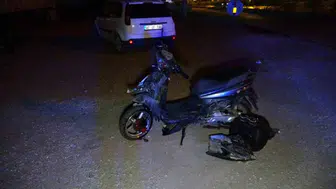 Motorlu bisiklet ve otomobil kazasında yaralı var: Manavgat'ta kaza anı kamerada