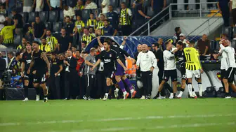 Fenerbahçe derbide Beşiktaş'a 2-1 kaybederek serisini sonlandırdı