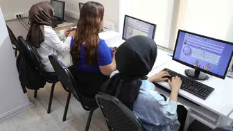 Gençlere dijital beceriler kazandıran ücretsiz F klavye kursu başladı