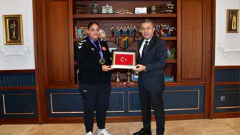 Trabzon Valisi Şahin, Avrupa Şampiyonu boksörleri kabul etti