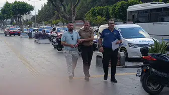 Cinayetten aranan şahıs, ölen kişinin ehliyetiyle otel şoförlüğü yaparken yakalandı
