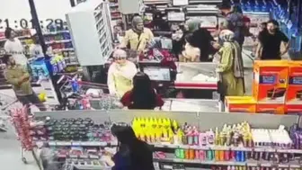 Silahlı kavga markette yaşandı: Bir kişi yaralandı