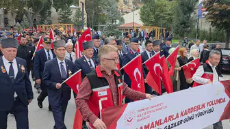 Kütahya'da gazilere saygı yürüyüşü: kardeşlik ve vatan millet vurgusu