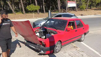 Antalya'da kazaya karışan araç hurdaya döndü, ama sürücü burnunu bile kanatmadı