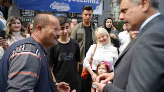 Bilecik'te tespih hediye edilen bakan gönülleri fethetti