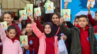 Uşak kitap fuarında yazarlar ve kitaplar okurlarla buluşuyor