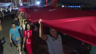 İzmir’in kurtuluşunda fener alayı büyük coşkuya neden oldu