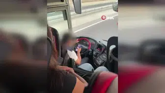 Yolcu otobüsü şoförünün müzik keyfi görüntülendi