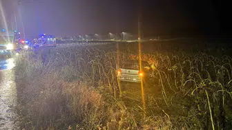 Çorum’da otomobil tarlaya uçtu, 2 kişi yaralandı