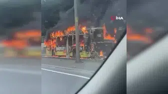Bakırköy'de itfaiye alevlere müdahale etti: İETT otobüsü yangın çıkardı