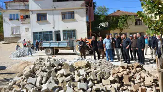Emet Kaymakamı Başkapan, Eseler köyündeki üst yapı çalışmalarını inceledi