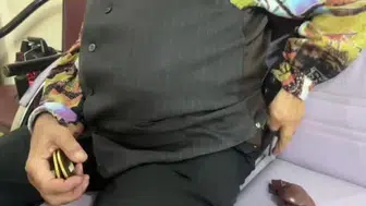 71 yaşındaki Dursun Bağra, düğünleri ritmiyle renklendiriyor