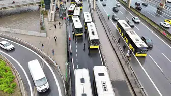 Kadıköy D-100 Karayolu'nda arızalanan İETT otobüsü trafiği felç etti