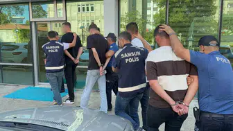 Samsun'da taksiyi takip eden 4 kişi yolcuyu darp etti