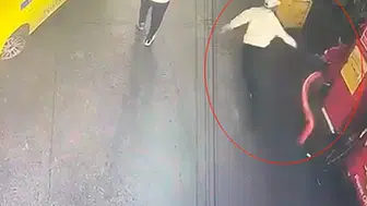 Esenyurt'ta benzin istasyonu çalışanına silahlı saldırı anları kaydedildi