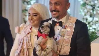 Düğün hediyesi köpek yavrusu oldu