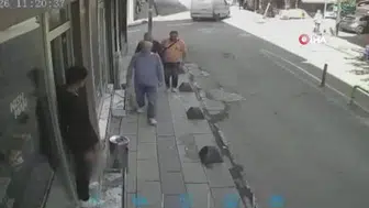 Bayrampaşa'da otomobil kaldırımdakilere çarptı: 5 yaralı
