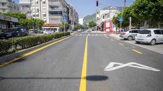Anamur’da 3 cadde sıcak asfaltla yenilendi