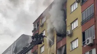 Denizli'de apartman yangınında 2 kişi dumandan etkilendi