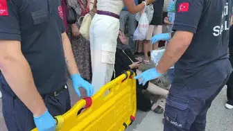 Samsun'da otomobil çarpması sonucu yaşlı kadın ve torunu yaralandı