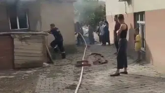 Elazığ'da odunluk ve kilerde çıkan yangın kontrol altına alındı