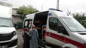 Sultanbeyli’deki boşaltılan binanın çatısında yangın: Dumandan etkilenen bir kişi hastaneye kaldırıldı