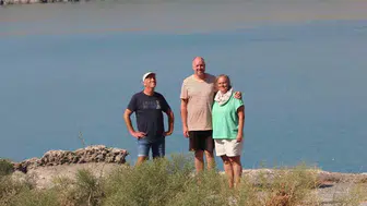 Alman turistler Türkiye'de Meke Gölü ve Acıgöl'de kamp yaptı
