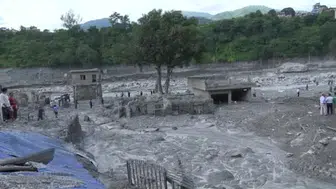Nepal ve Çin sınırında meydana gelen sel felaketinin bilançosu ağırlaşıyor