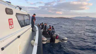 Aliağa açıklarında 15 düzensiz göçmen yakalandı
