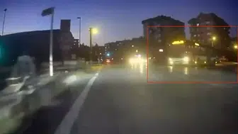 Kırmızı ışıkta geçen otobüs şoförüne ceza ve ehliyetine el konuldu