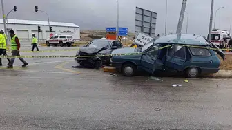 Kütahya’da iki otomobil çarpıştı: 2 ölü, 8 yaralı