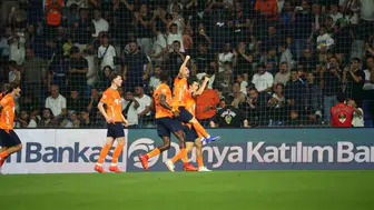 Galatasaray, Başakşehir'i son dakikada yıkarak önemli bir galibiyet aldı