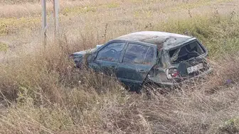 Kaygan yolda kontrolden çıkan otomobil şarampole devrildi, bir kişi yaralandı
