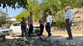 Kaymakam pelvan köy yollarında asfalt çalışmasını yerinde inceledi