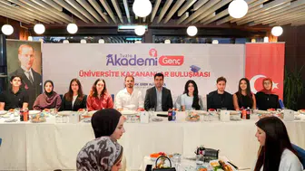 Tuzla'da üniversite kazanan gençlerle buluşan Başkan Bingöl, destek sözü verdi