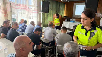 Elazığ'da okul servis sürücülerine trafik güvenliği eğitimi verildi