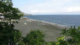 Doğu Karadeniz'deki plaj işletmecileri zor günler geçiriyor