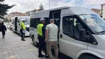 Kulu'da okul servisleri ve çevrelerine sıkı denetim