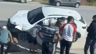 Burdur'da trafik kazası: Refüjdeki levhalara çarpan sürücü yaralandı