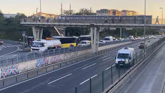 Beyoğlu'nda arızalanan tanker yolda büyük aksaklıklara yol açtı
