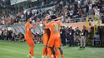 Corendon Alanyaspor ve Göztepe heyecan dolu 90 dakikayı paylaşarak sahadan ayrıldı