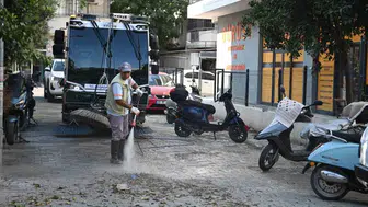 Kuşadası Belediyesi temizlik çalışmaları hız kesmeden sürüyor