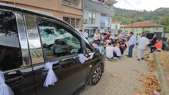 Bursa'nın geleneksel düğününde sabır sınavı: 200 metreyi 4 saatte kat ettiler