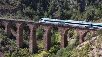 Türkiye'nin ilk hızlı treni testleriyle hız rekoru kırdı