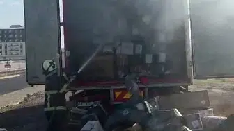 Batman'da kargo aracında yangın çıktı, paketler hasar gördü