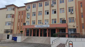 Traktör kazasında edebiyat öğretmeni hayatını kaybetti