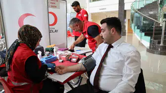 Ahmet Pekyatırmacı, kan bağışına destek vererek toplumsal dayanışmayı güçlendirdi